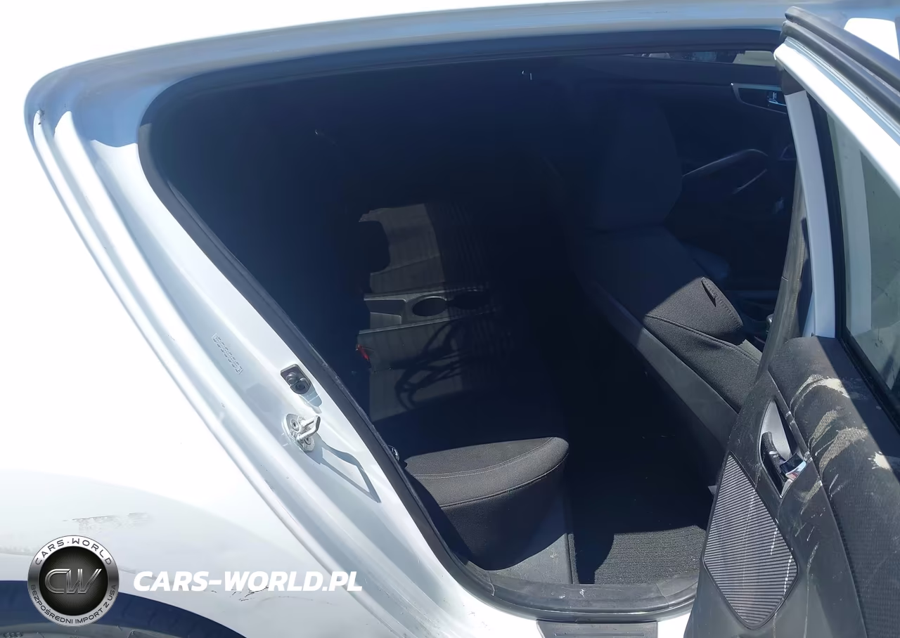 2016 Hyundai Veloster VIN:KMHTC6AD5GU285009 - 8