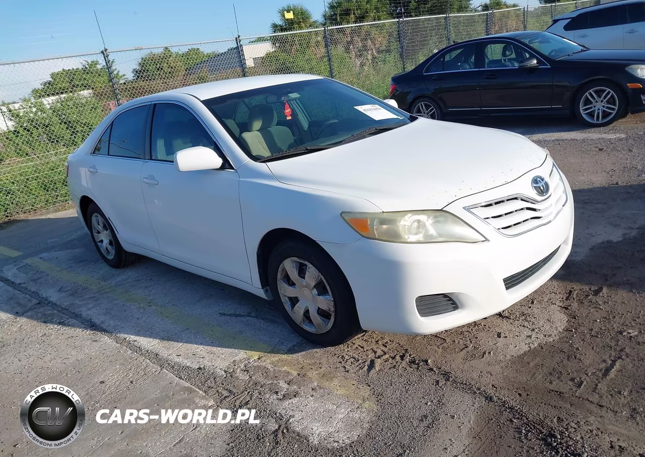 2010 Toyota Camry Le – zdjęcie 1 z 11