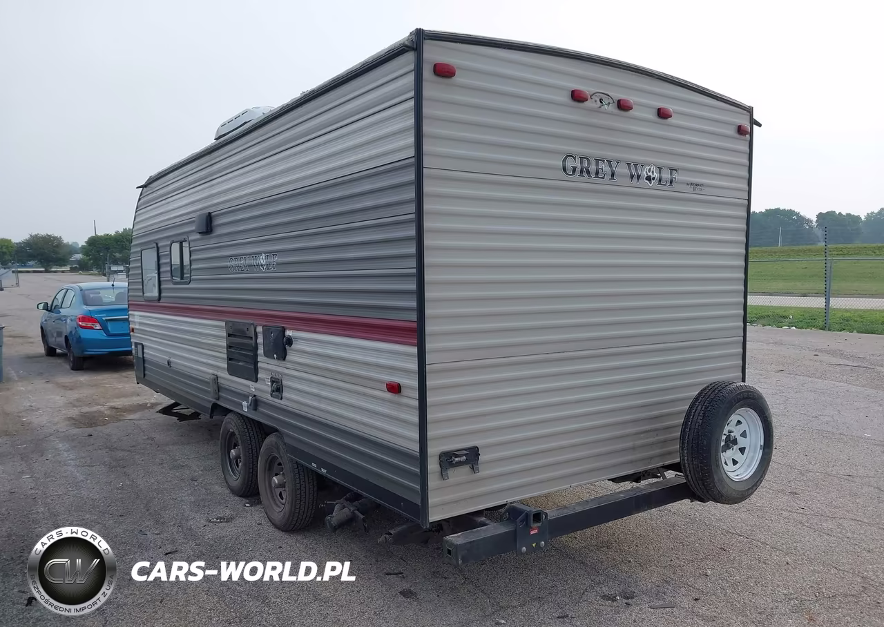 2018 Forest River Cherokee VIN:4X4TCK724JK048561 - 3