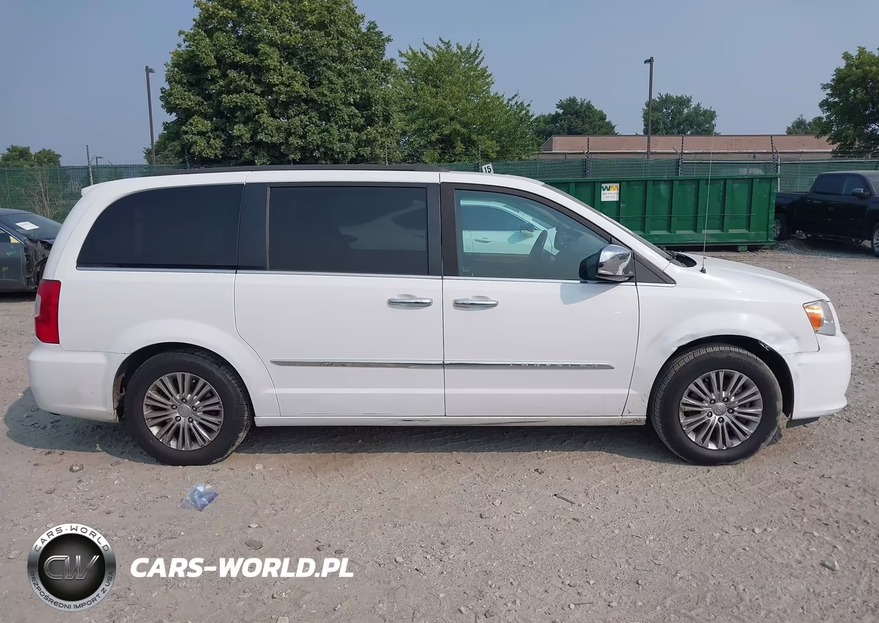2016 Chrysler Town & Country Touring-L Anniversary Edition VIN:2C4RC1CG7GR159272 - 13