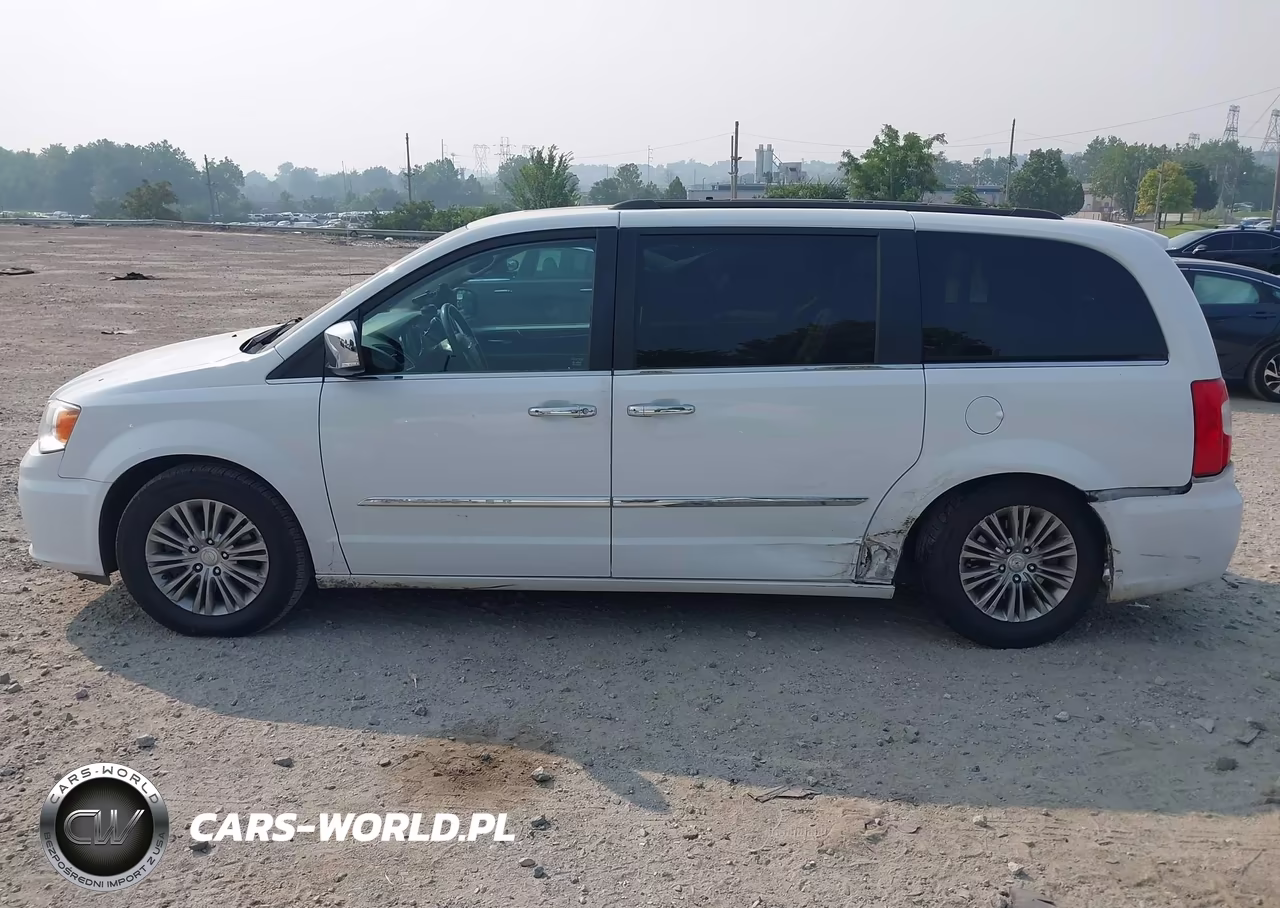 2016 Chrysler Town & Country Touring-L Anniversary Edition VIN:2C4RC1CG7GR159272 - 14