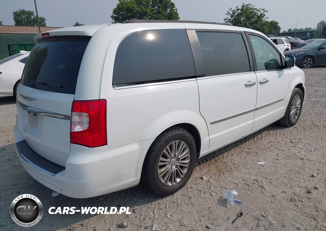 2016 Chrysler Town & Country Touring-L Anniversary Edition VIN:2C4RC1CG7GR159272 - 4