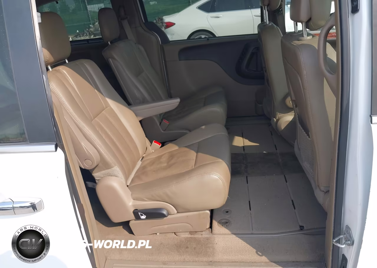 2016 Chrysler Town & Country Touring-L Anniversary Edition VIN:2C4RC1CG7GR159272 - 8