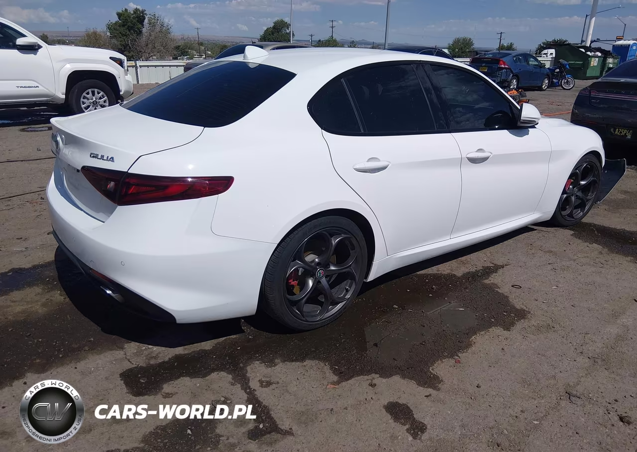 2018 Alfa Romeo Giulia Ti Sport Rwd VIN:ZARFAECN4J7576197 - 4