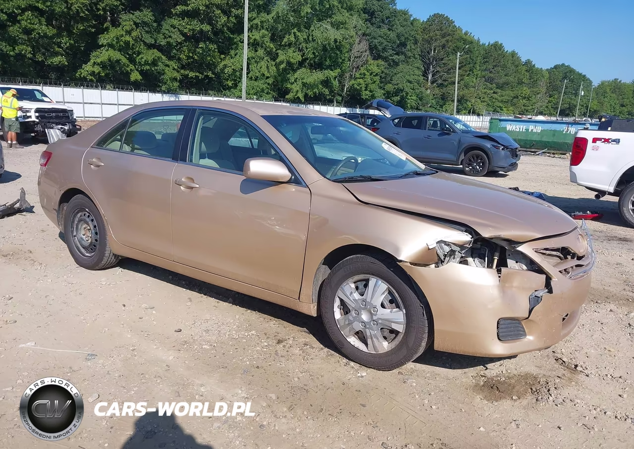 2010 Toyota Camry Le – zdjęcie 1 z 18