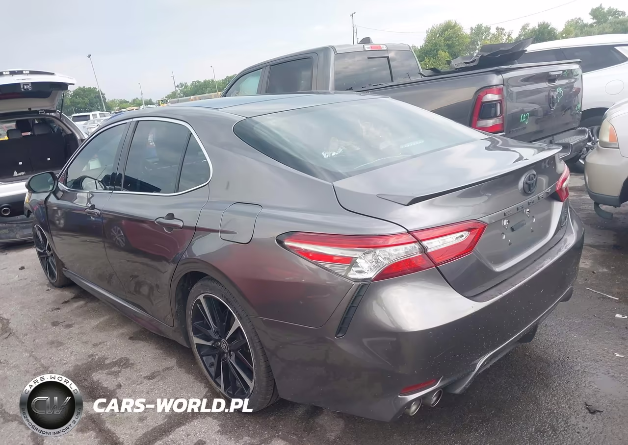 2018 Toyota Camry Xse VIN:4T1B61HK3JU015343 - 3
