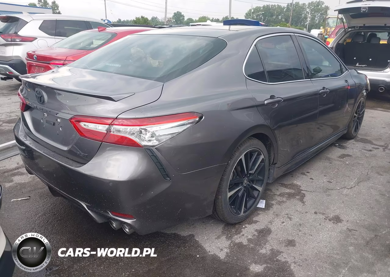 2018 Toyota Camry Xse VIN:4T1B61HK3JU015343 - 4