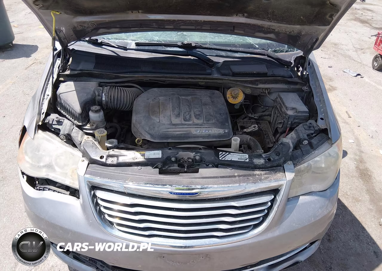 2015 Chrysler Town & Country Touring-L VIN:2C4RC1CG1FR638723 - 10