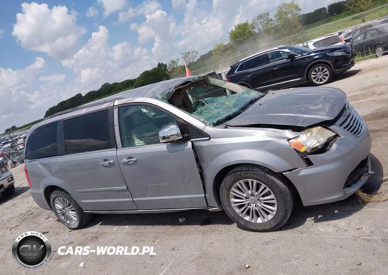 2015 Chrysler Town & Country Touring-L VIN:2C4RC1CG1FR638723 - 13