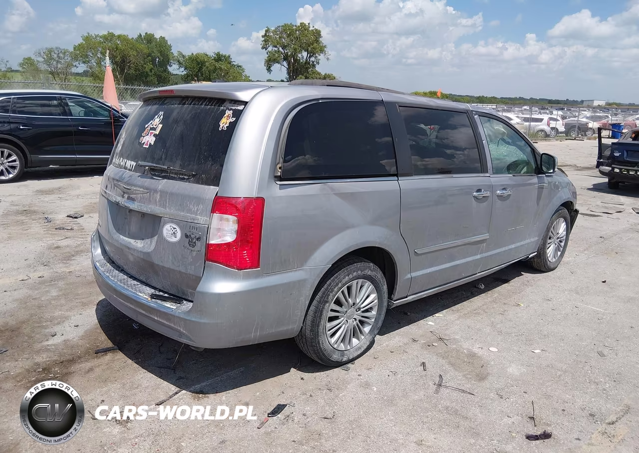 2015 Chrysler Town & Country Touring-L VIN:2C4RC1CG1FR638723 - 4