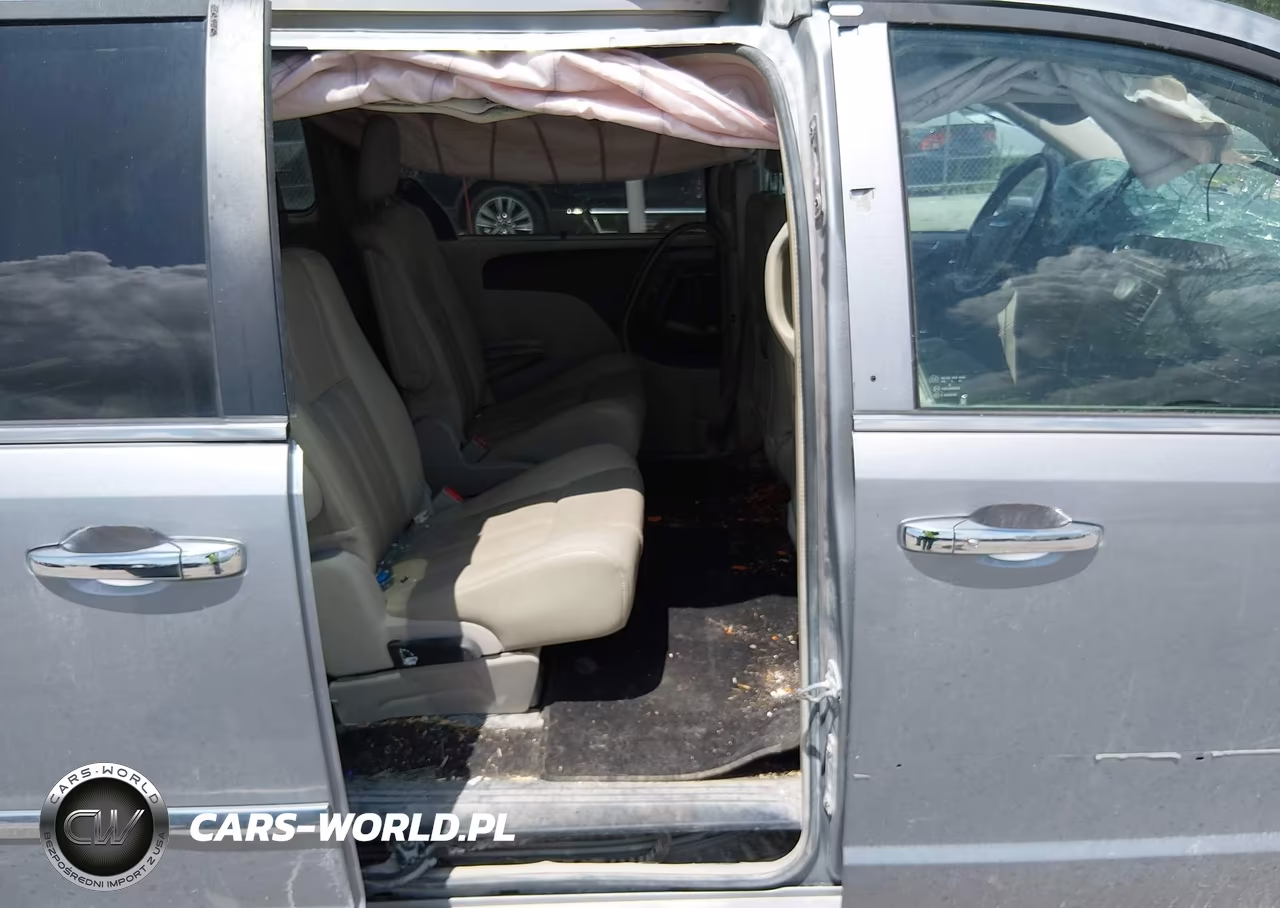 2015 Chrysler Town & Country Touring-L VIN:2C4RC1CG1FR638723 - 8