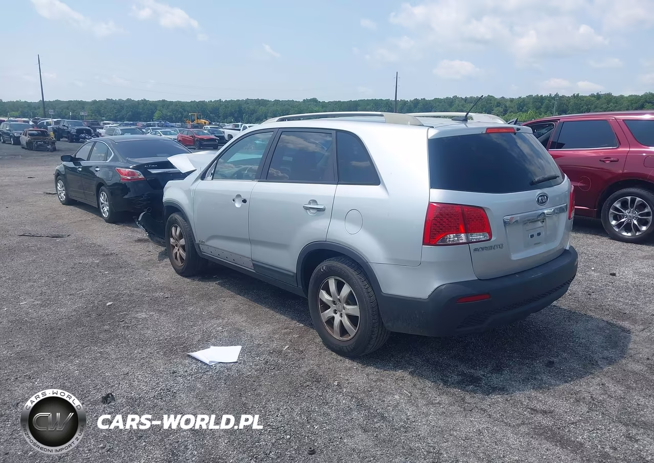 2013 Kia Sorento Lx V6 VIN:5XYKTDA20DG318918 - 3