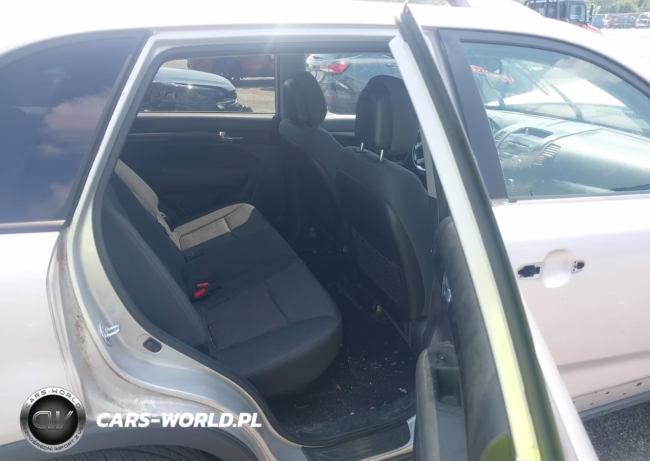 2013 Kia Sorento Lx V6 VIN:5XYKTDA20DG318918 - 8