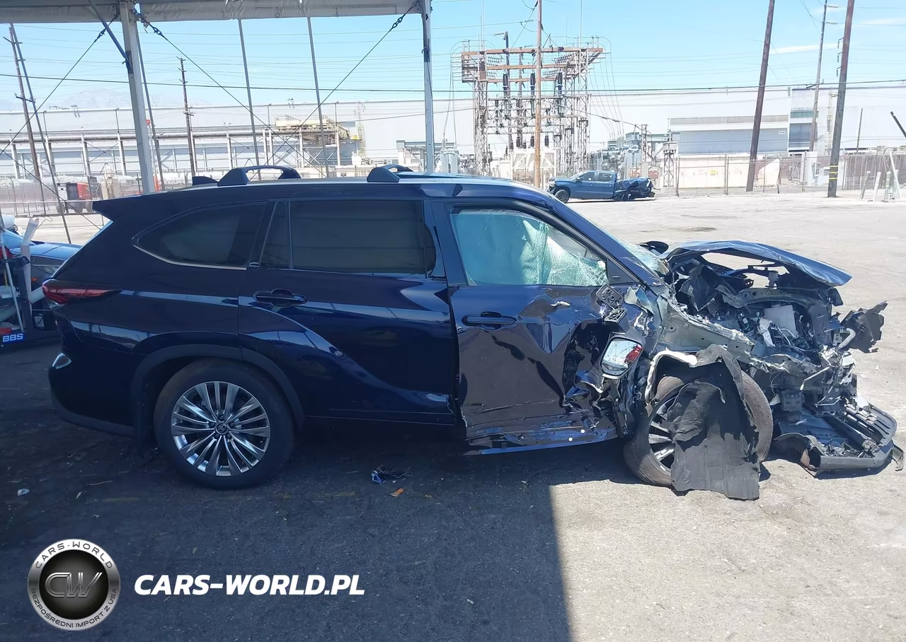 2025 Toyota Highlander Hybrid Platinum VIN:5TDEBRCH2SS689920 - 13