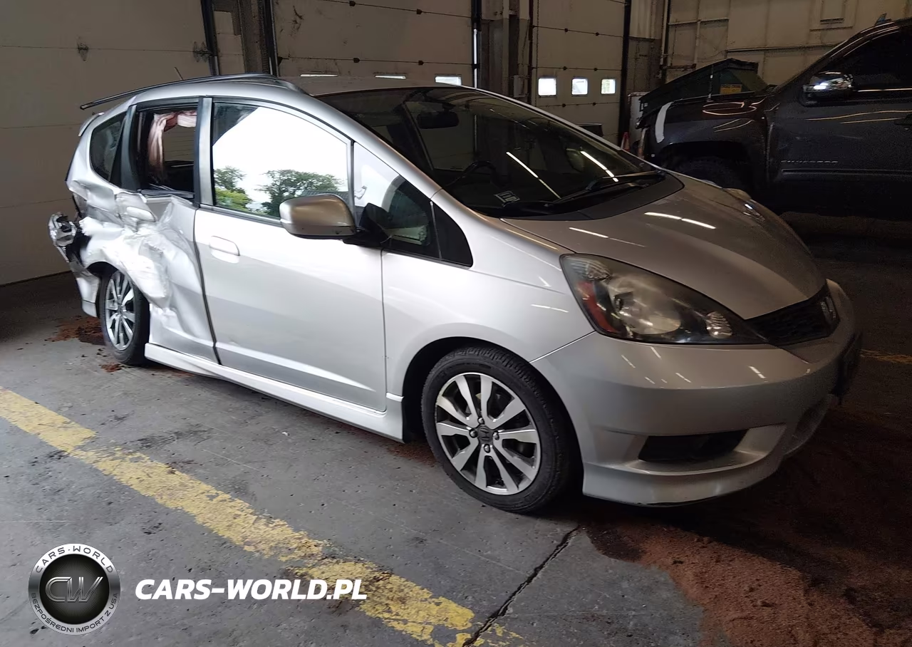 2013 Honda Fit Sport VIN:JHMGE8H50DC036689 - 1