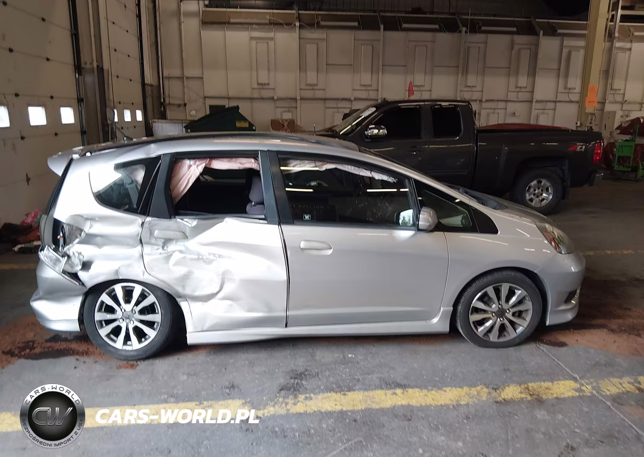 2013 Honda Fit Sport VIN:JHMGE8H50DC036689 - 13