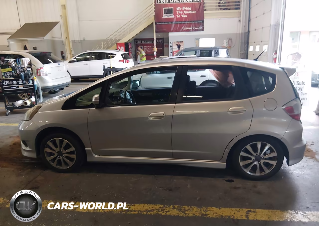 2013 Honda Fit Sport VIN:JHMGE8H50DC036689 - 14