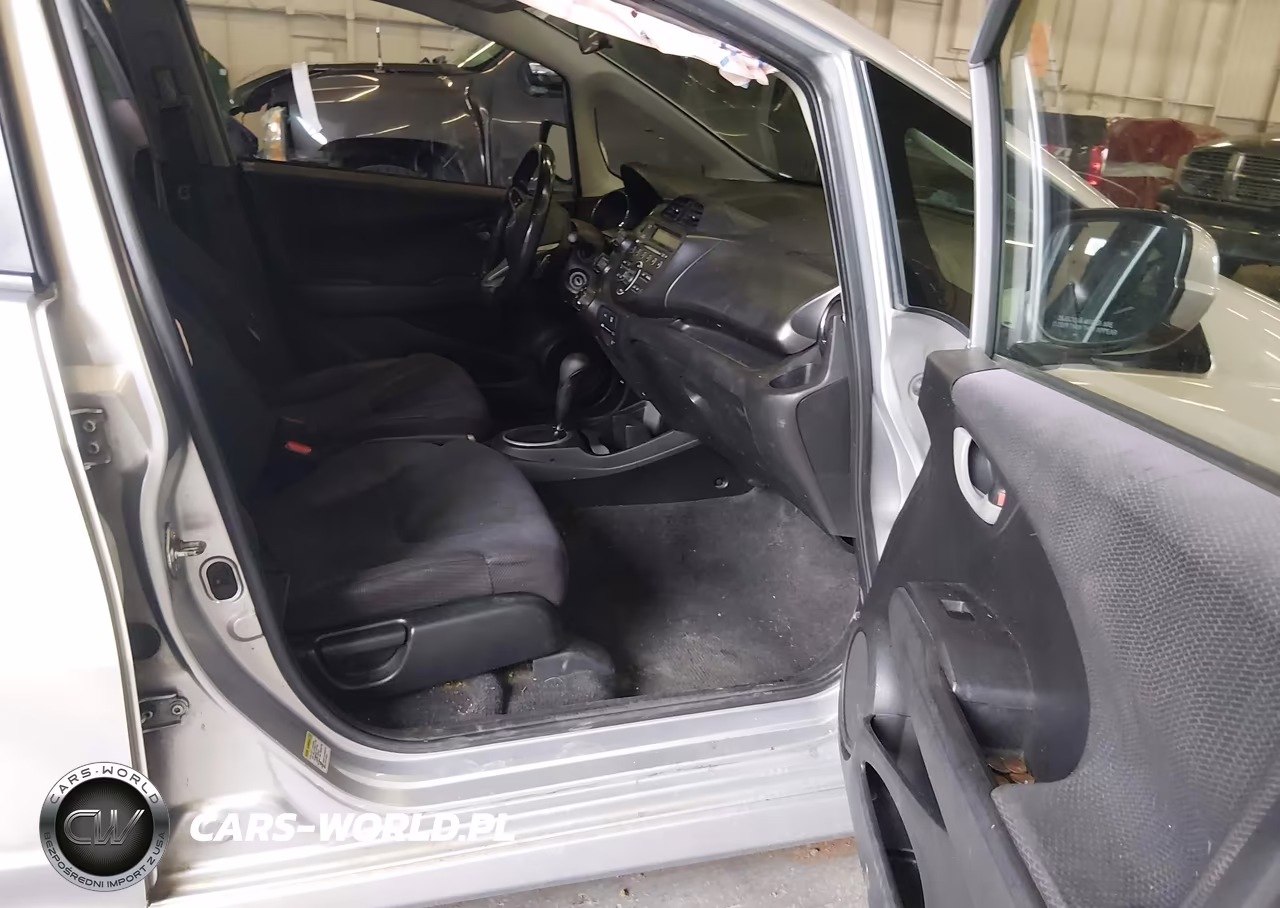 2013 Honda Fit Sport VIN:JHMGE8H50DC036689 - 5