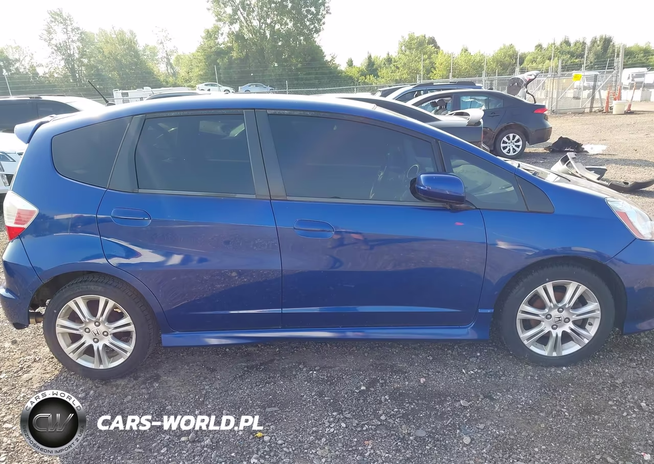 2010 Honda Fit Sport VIN:JHMGE8H48AT024163 - 13