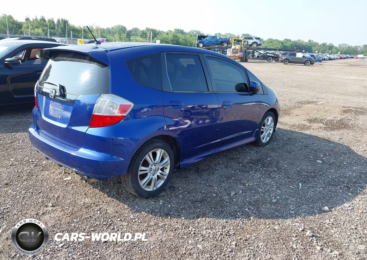 2010 Honda Fit Sport VIN:JHMGE8H48AT024163 - 4