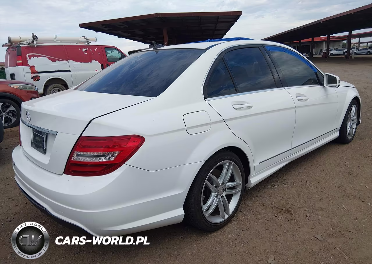 2014 Mercedes-Benz C 250 Luxury-Sport VIN:WDDGF4HB3EA966022 - 4
