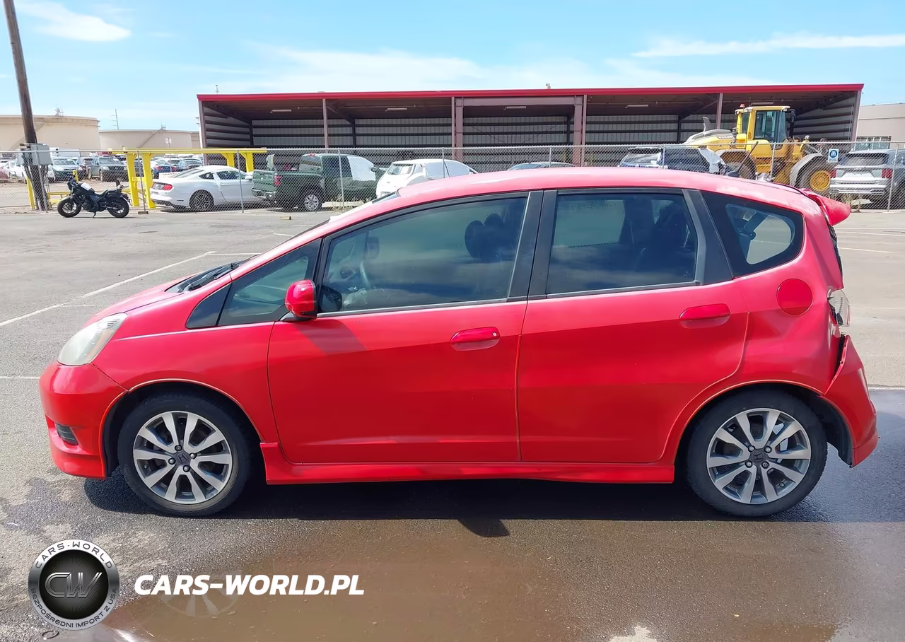 2013 Honda Fit Sport VIN:JHMGE8H5XDC050941 - 15