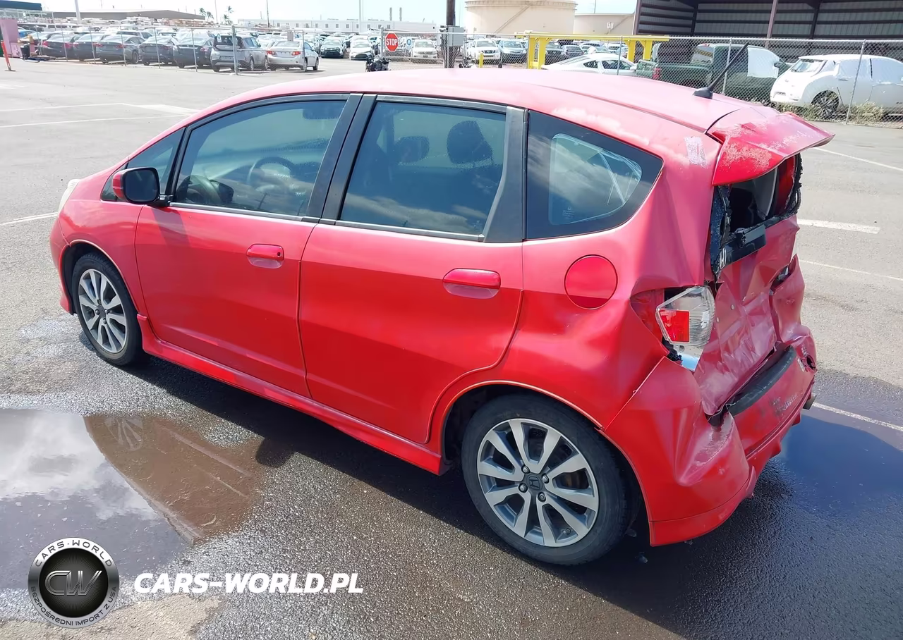 2013 Honda Fit Sport VIN:JHMGE8H5XDC050941 - 3