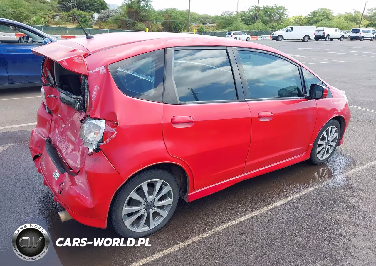 2013 Honda Fit Sport VIN:JHMGE8H5XDC050941 - 4