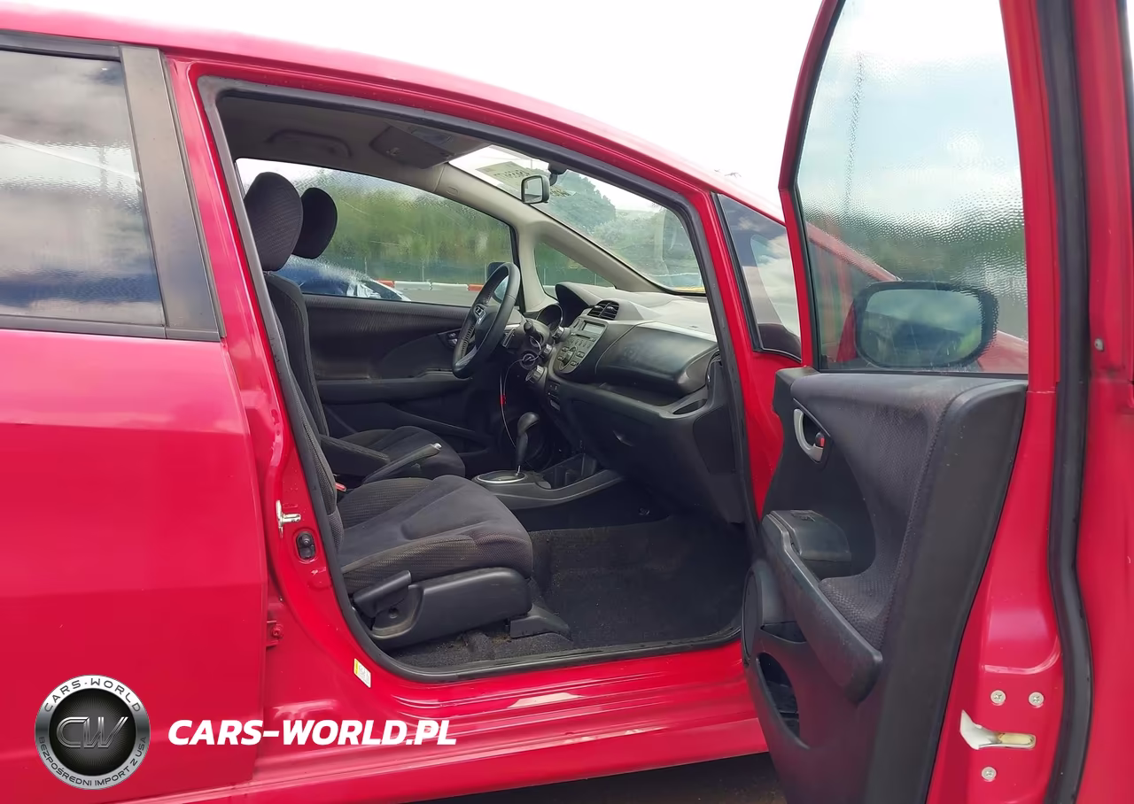 2013 Honda Fit Sport VIN:JHMGE8H5XDC050941 - 5