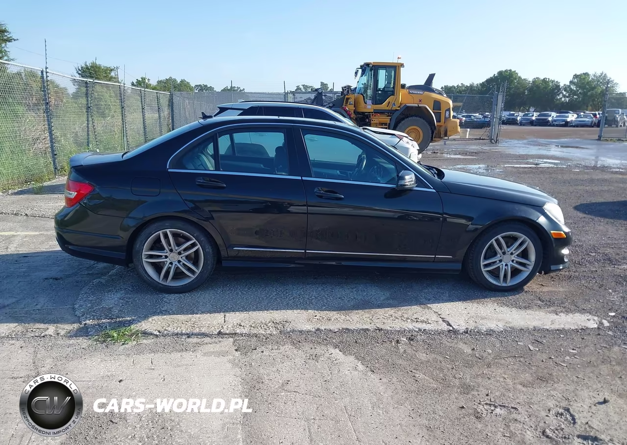 2014 Mercedes-Benz C 300 Sport 4Matic VIN:WDDGF8AB1ER318200 - 13