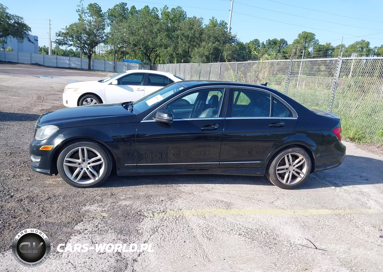 2014 Mercedes-Benz C 300 Sport 4Matic VIN:WDDGF8AB1ER318200 - 14