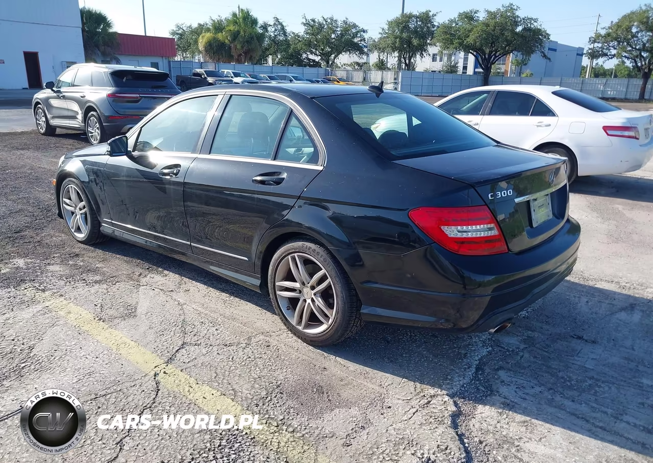 2014 Mercedes-Benz C 300 Sport 4Matic VIN:WDDGF8AB1ER318200 - 3