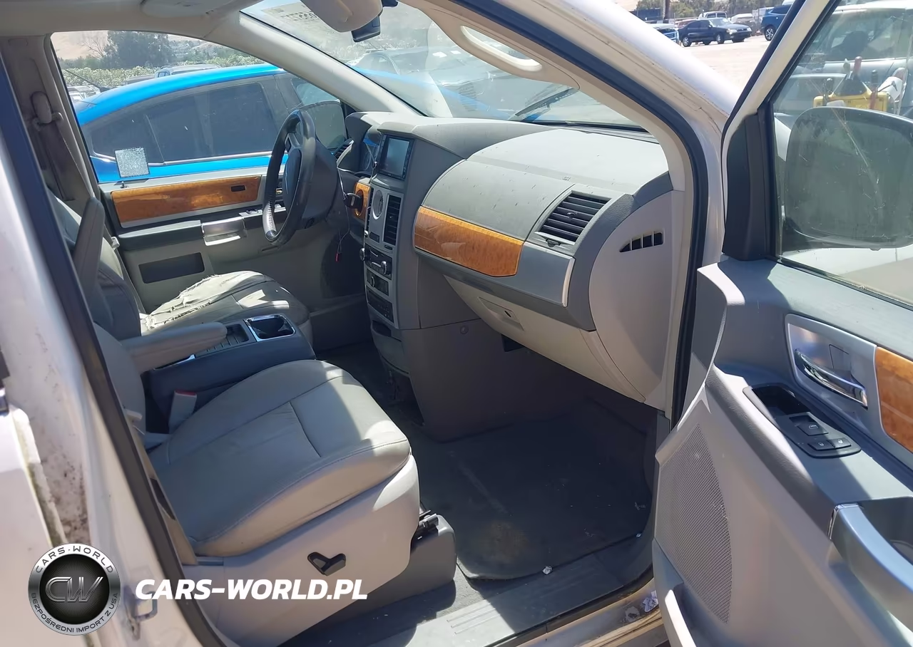 2008 Chrysler Town & Country Limited VIN:2A8HR64XX8R822933 - 5
