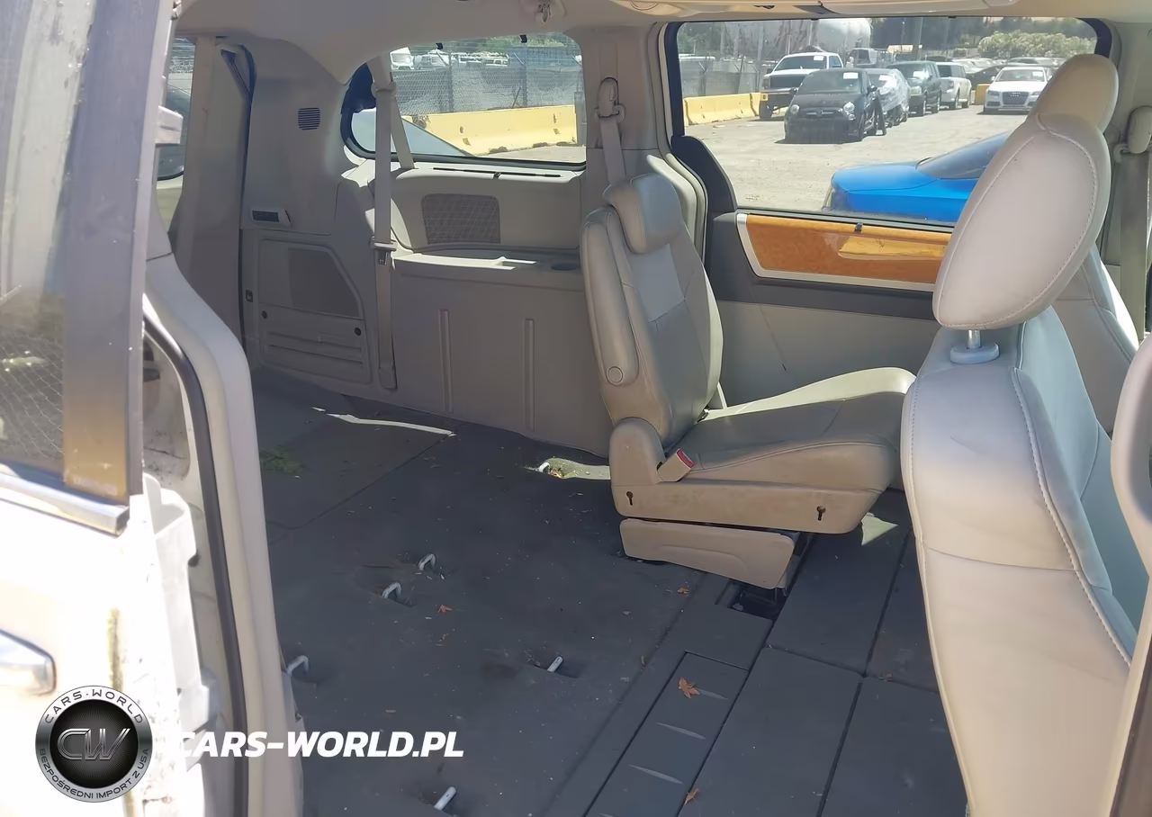 2008 Chrysler Town & Country Limited VIN:2A8HR64XX8R822933 - 8