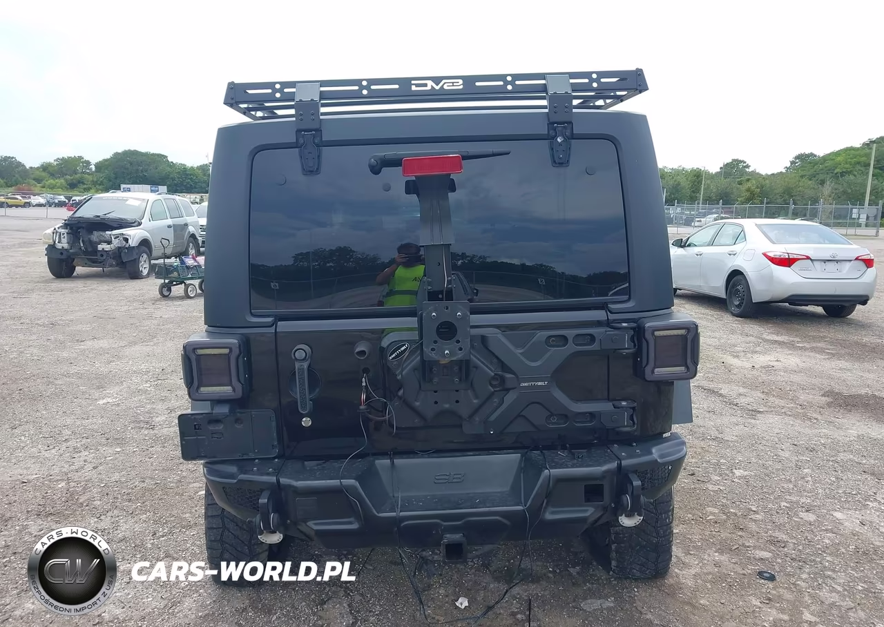 2016 Jeep Wrangler Unlimited Sahara VIN:1C4HJWEG4GL239892 - 17
