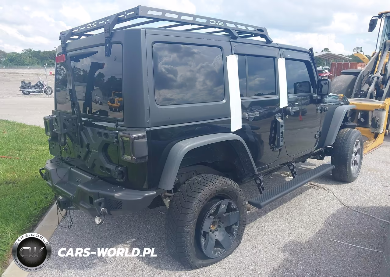 2016 Jeep Wrangler Unlimited Sahara VIN:1C4HJWEG4GL239892 - 4