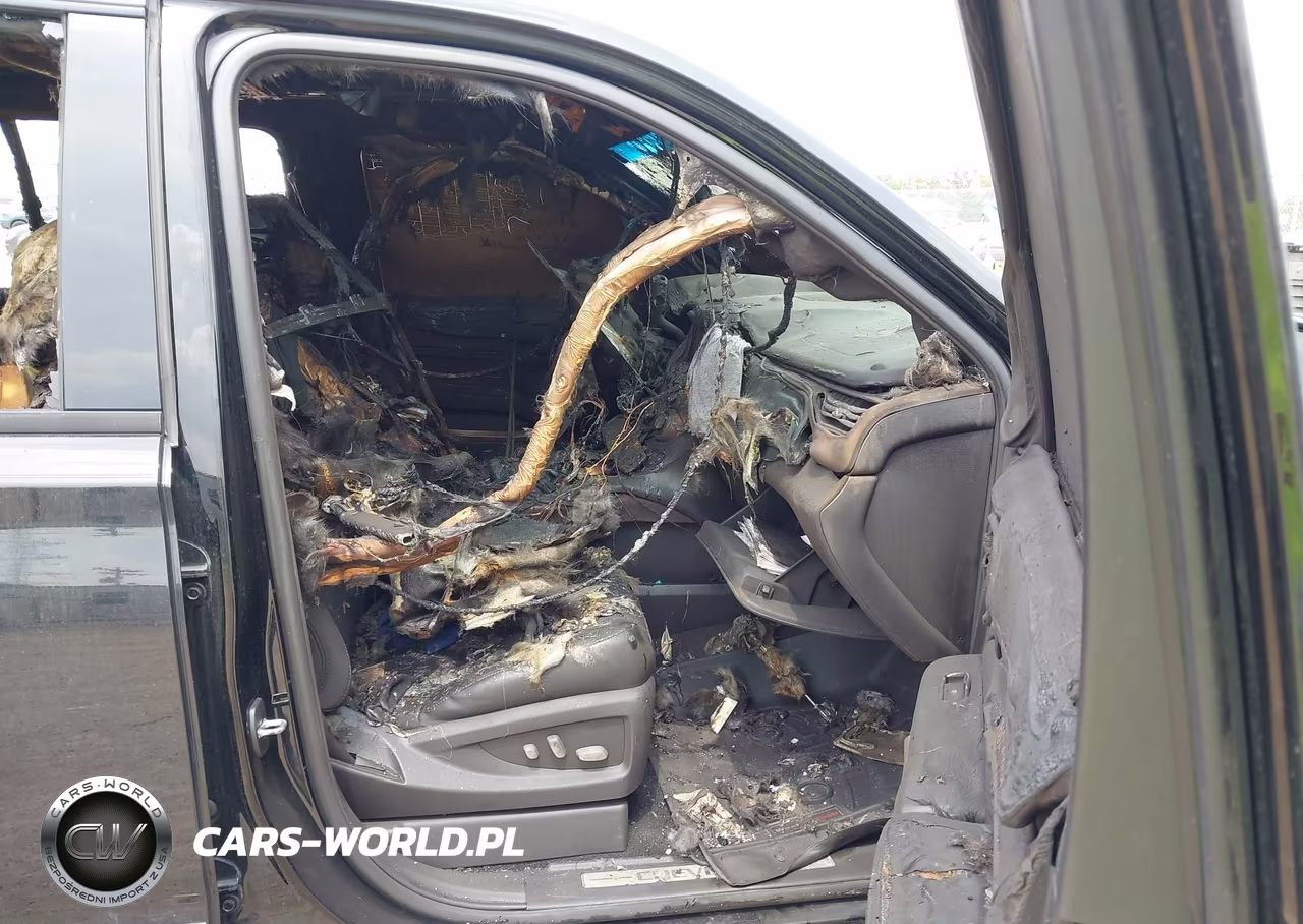 2018 Chevrolet Suburban Premier VIN:1GNSKJKC7JR275319 - 5