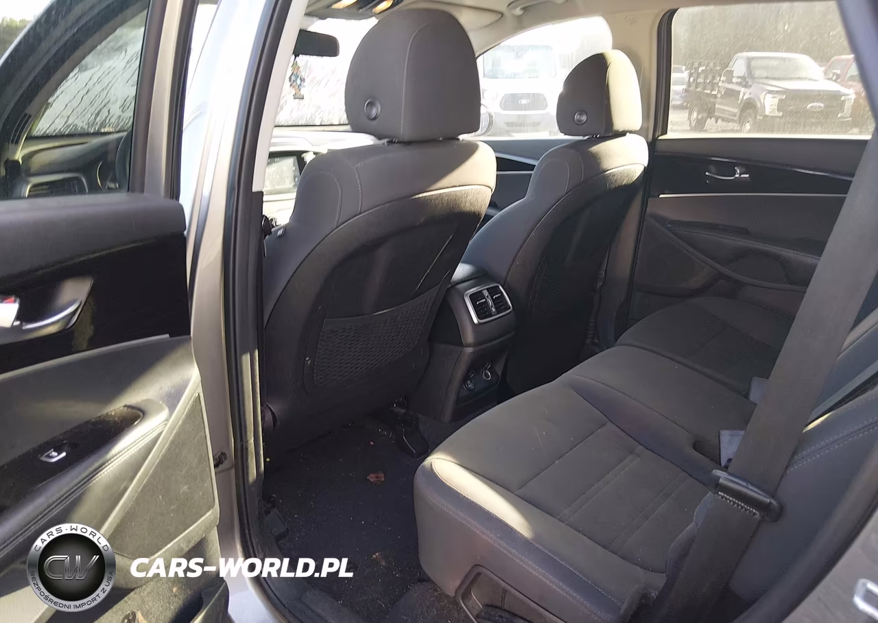 2019 Kia Sorento 3.3L Lx VIN:5XYPG4A51KG482258 - 8