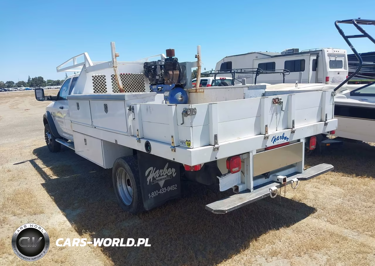 2014 Ram 5500 Chassis Tradesman-Slt-Laramie VIN:3C7WRNFL8EG286409 - 3