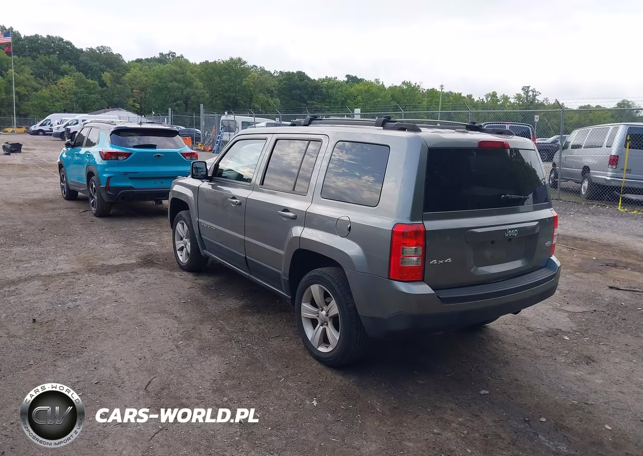 2012 Jeep Patriot Latitude VIN:1C4NJRFB5CD614782 - 3