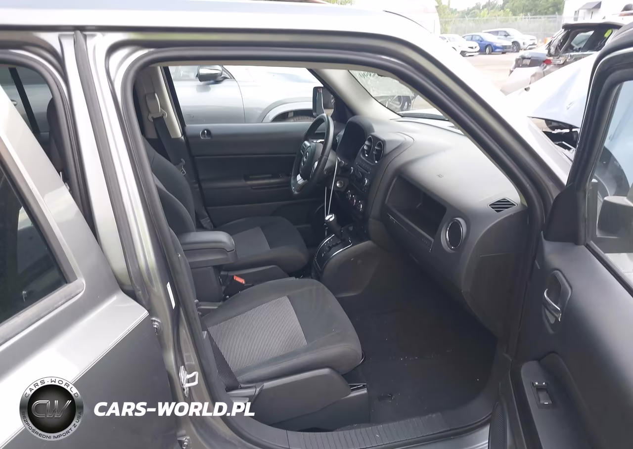 2012 Jeep Patriot Latitude VIN:1C4NJRFB5CD614782 - 5