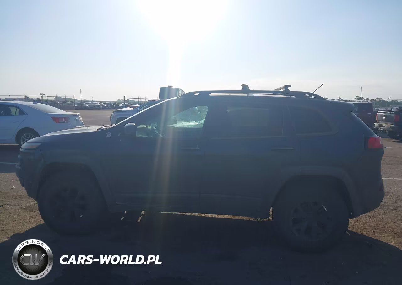 2015 Jeep Cherokee Trailhawk VIN:1C4PJMBS2FW710444 - 14