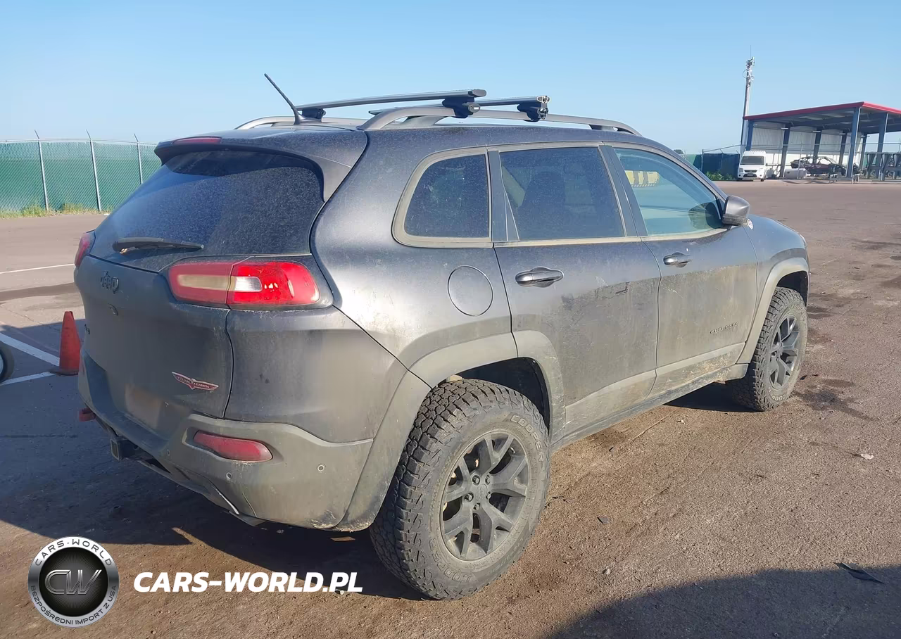 2015 Jeep Cherokee Trailhawk VIN:1C4PJMBS2FW710444 - 4
