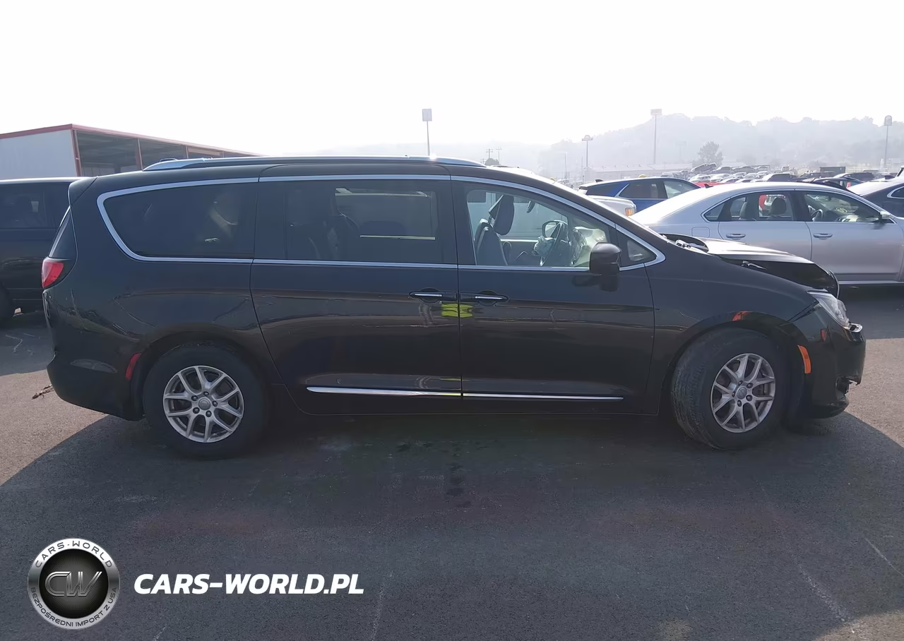 2020 Chrysler Pacifica Touring L VIN:2C4RC1BG3LR284863 - 13