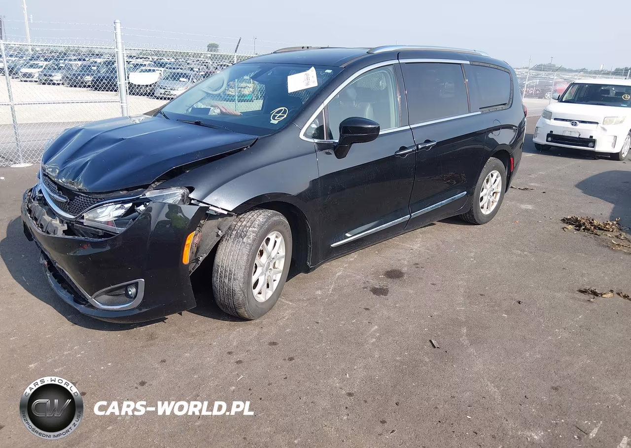 2020 Chrysler Pacifica Touring L VIN:2C4RC1BG3LR284863 - 2