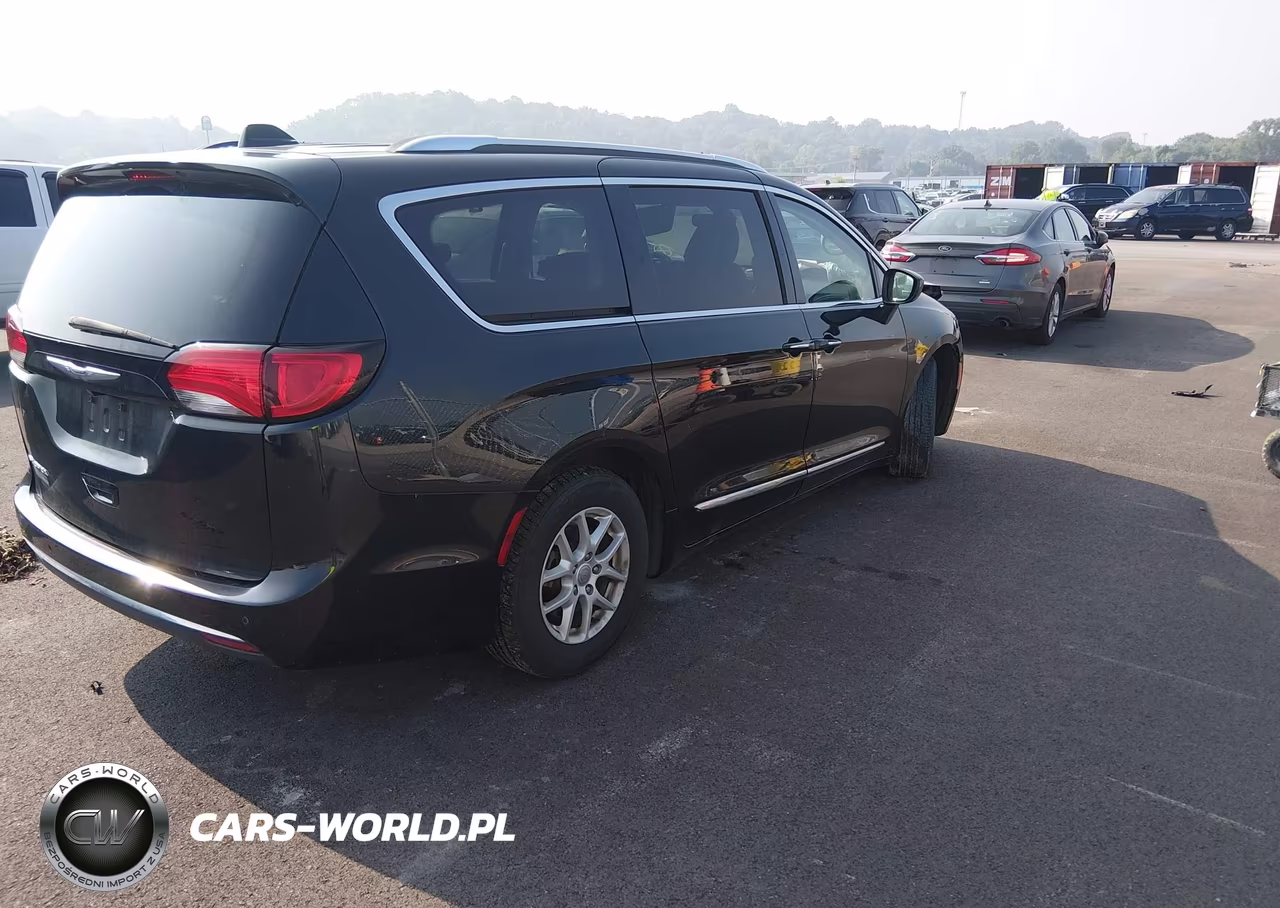 2020 Chrysler Pacifica Touring L VIN:2C4RC1BG3LR284863 - 4