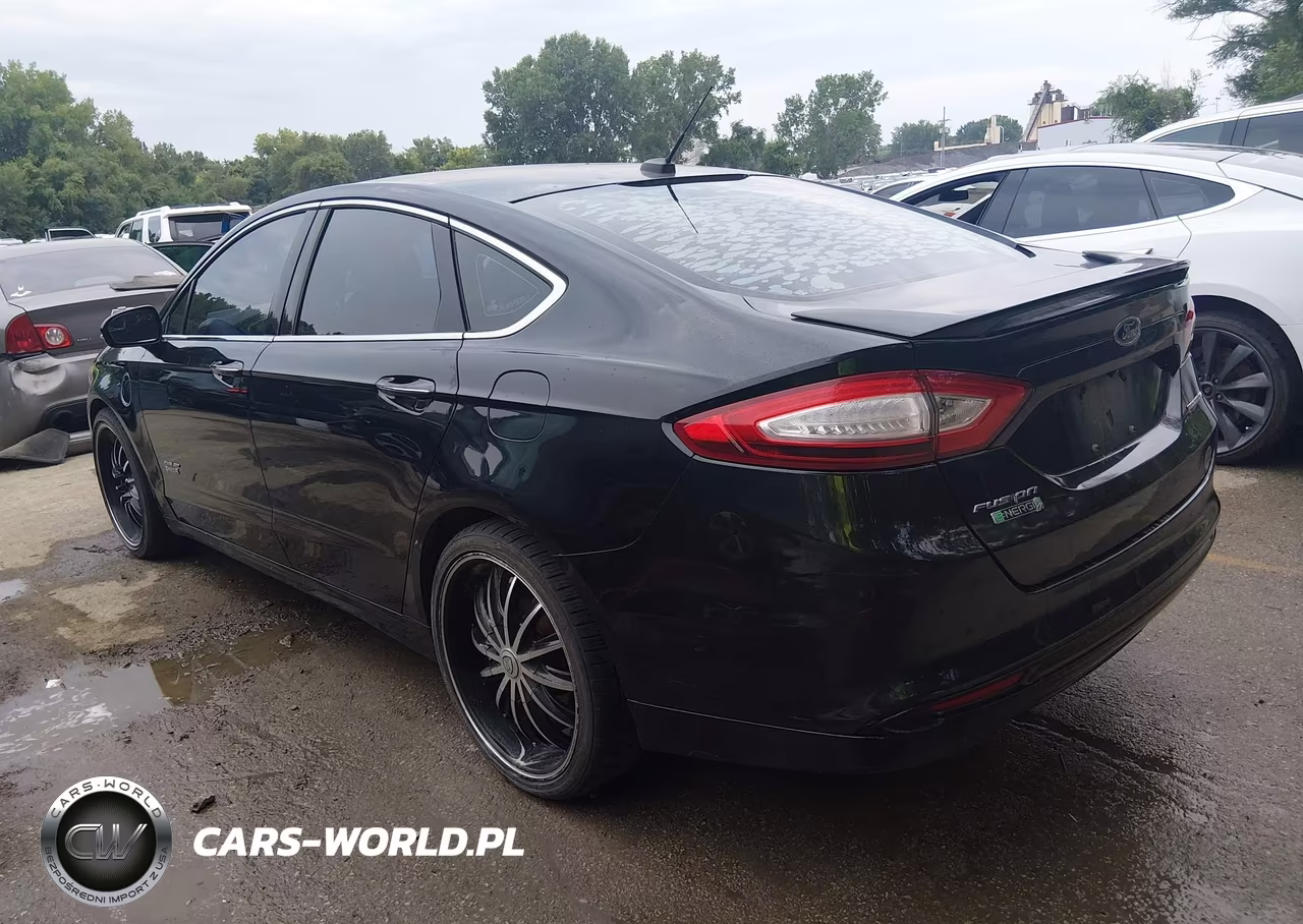 2014 Ford Fusion Energi Titanium VIN:3FA6P0SU3ER162871 - 3