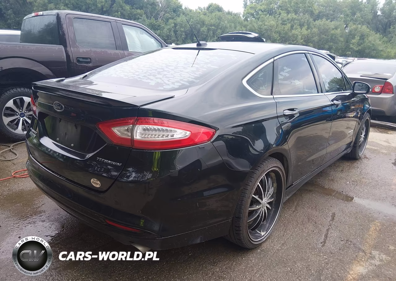 2014 Ford Fusion Energi Titanium VIN:3FA6P0SU3ER162871 - 4