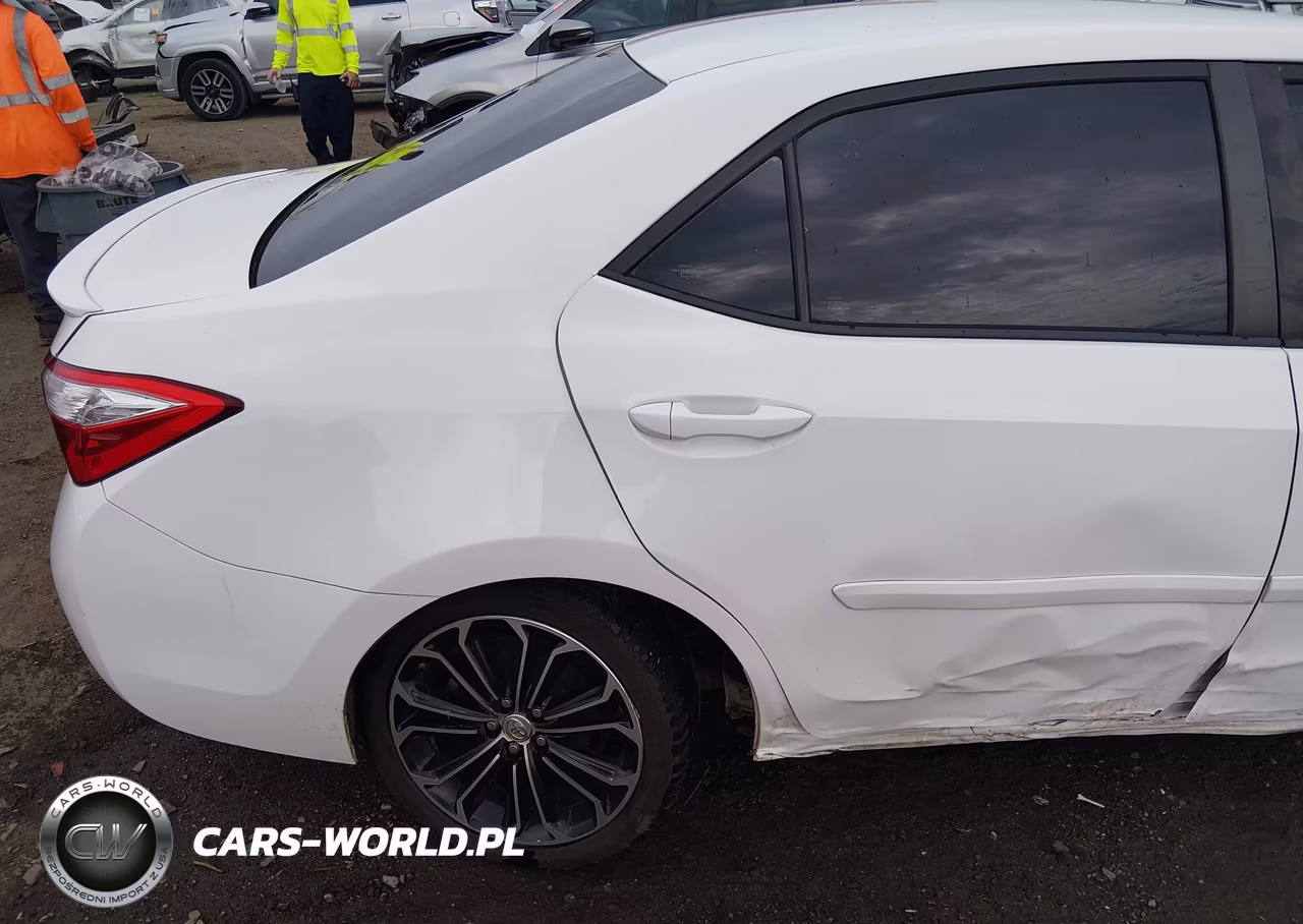2015 Toyota Corolla S Plus VIN:5YFBURHE5FP350854 - 18