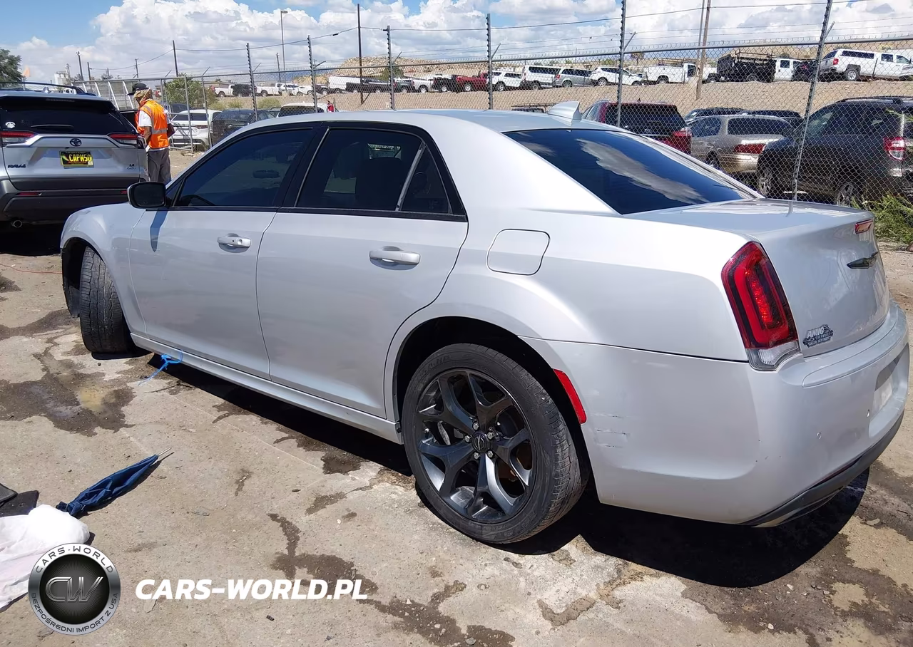 2023 Chrysler 300 Touring L VIN:2C3CCADG3PH580968 - 3